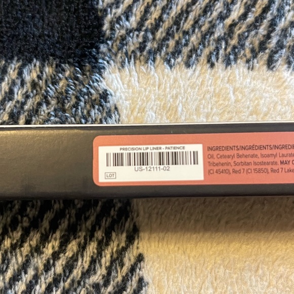 Younique Moodstruck Precision Lip Liner - Picture 2 of 3